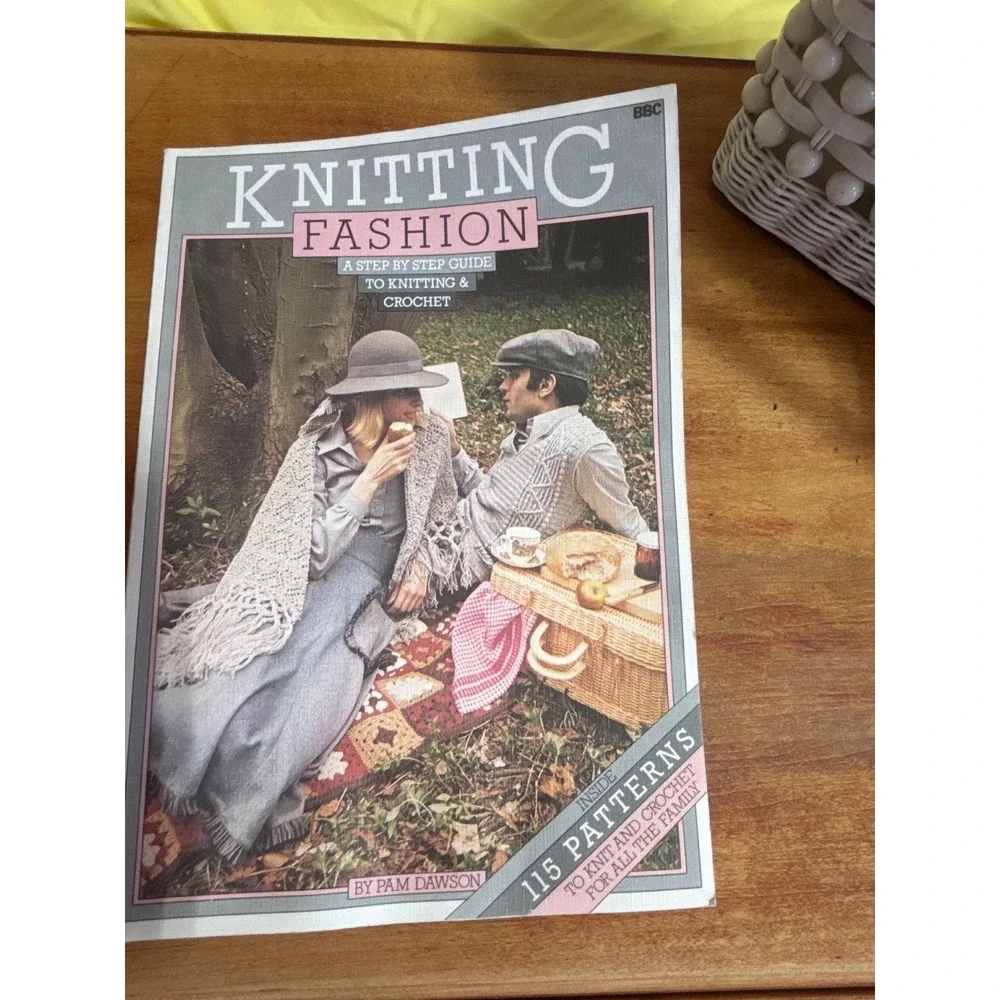 Knitting Fashion Pam Dawson BBC Vintage 1976 Crochet Patterns Guide Book